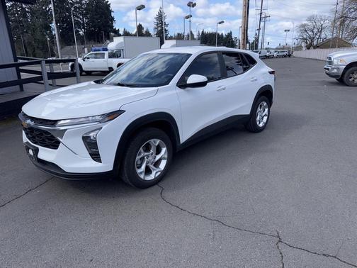 2025 Chevrolet Trax LS