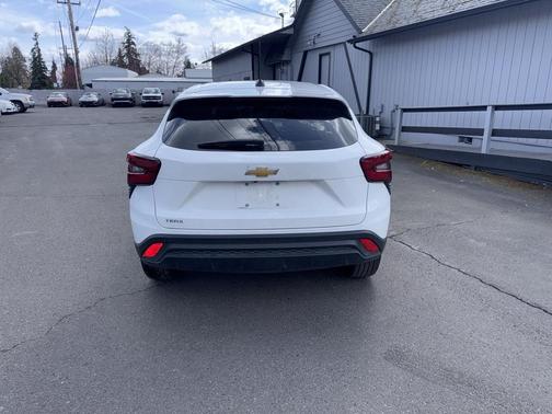 2025 Chevrolet Trax LS