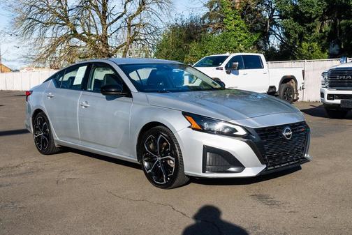 2023 Nissan Altima SR FWD