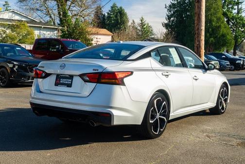 2023 Nissan Altima SR FWD
