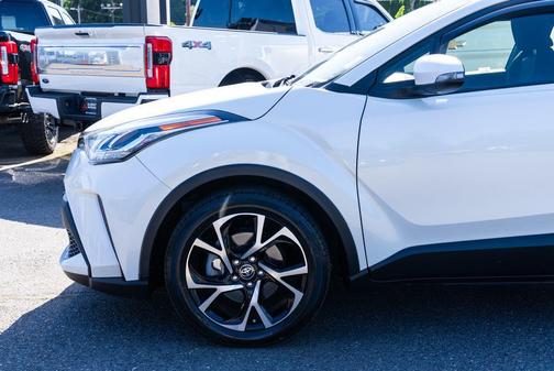 Blizzard Pearl 2021 Toyota C-HR XLE