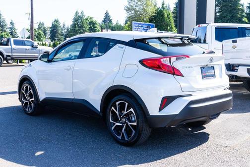 Blizzard Pearl 2021 Toyota C-HR XLE