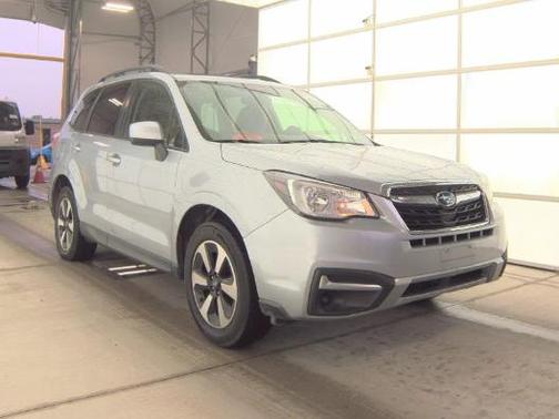 Ice Silver Metallic 2017 Subaru Forester 2.5i Premium