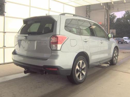 Ice Silver Metallic 2017 Subaru Forester 2.5i Premium