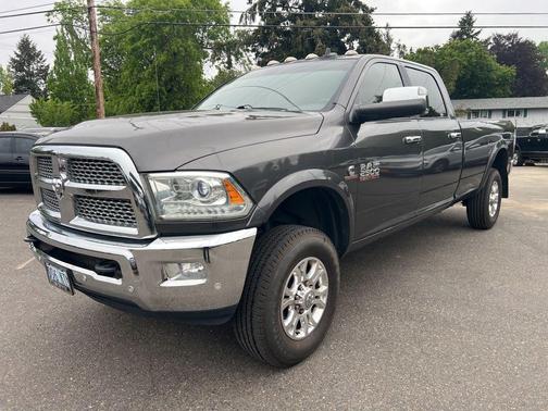 Granite Crystal Metallic Clearcoat 2017 RAM 2500 Laramie Crew Cab 4x4 8' Box