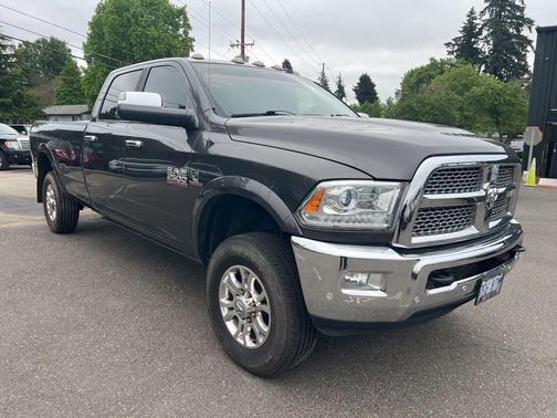 Granite Crystal Metallic Clearcoat 2017 RAM 2500 Laramie Crew Cab 4x4 8' Box