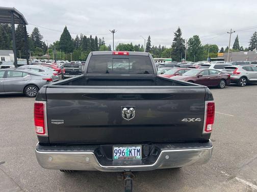 Granite Crystal Metallic Clearcoat 2017 RAM 2500 Laramie Crew Cab 4x4 8' Box