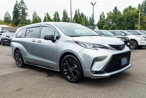 2021 Toyota Sienna XSE 7 Passenger