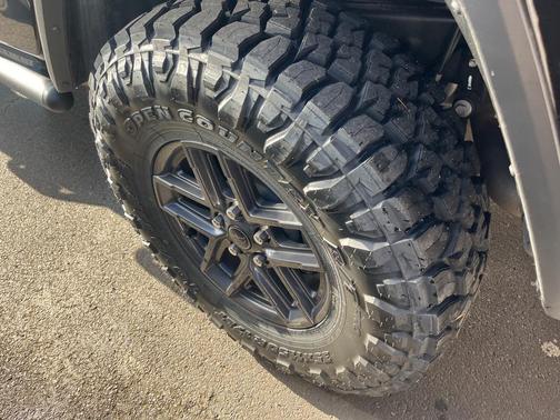 2024 Jeep Gladiator Sport S