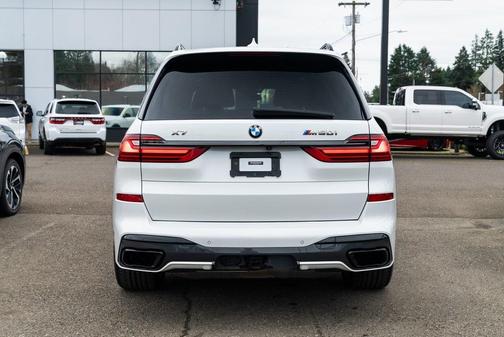 2022 BMW X7 M50i