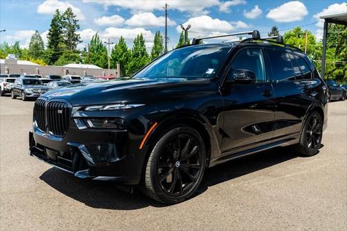 2023 BMW X7 M60i