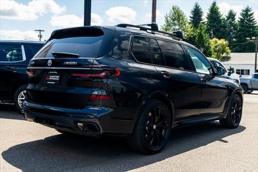 2023 BMW X7 M60i