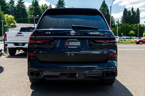 2023 BMW X7 M60i
