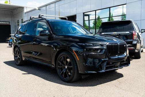 2023 BMW X7 M60i