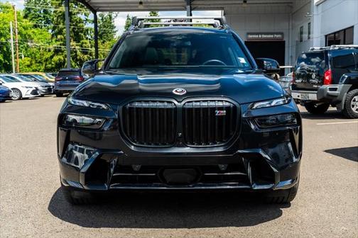 2023 BMW X7 M60i
