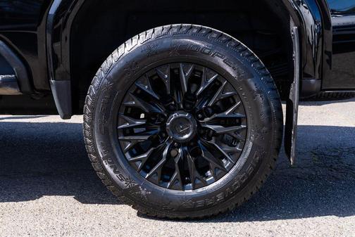 Onyx Black 2024 GMC Sierra 2500 AT4
