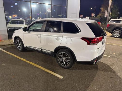 2017 Mitsubishi Outlander ES
