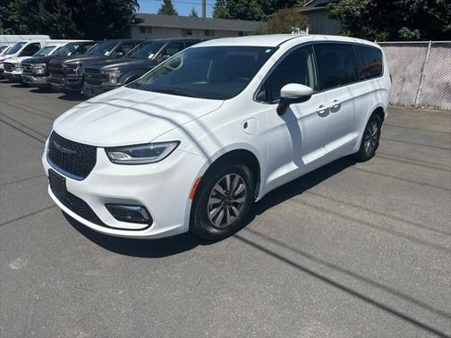 2023 Chrysler Pacifica Hybrid Touring L