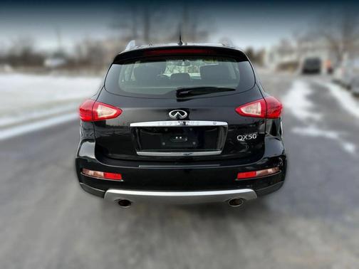 2017 INFINITI QX30 Premium