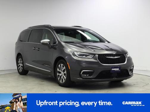 Gray 2022 Chrysler Pacifica Hybrid Pinnacle