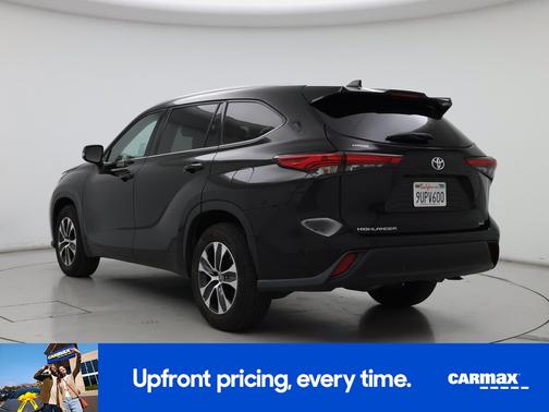 Black 2022 Toyota Highlander XLE