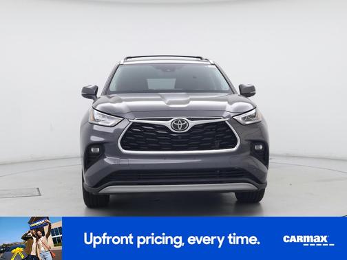 Gray 2022 Toyota Highlander Platinum