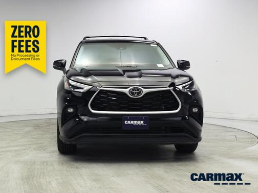 Black 2022 Toyota Highlander LE