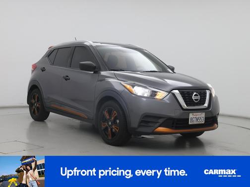 Gray 2018 Nissan Kicks SV