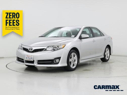 Silver 2014 Toyota Camry SE