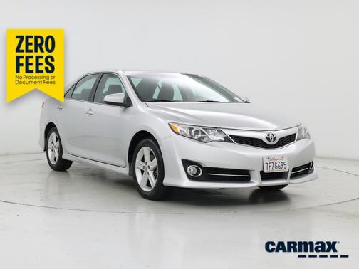 Silver 2014 Toyota Camry SE