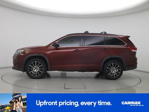 Burgundy 2017 Toyota Highlander SE