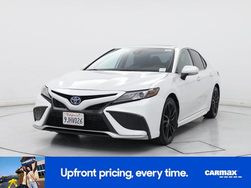 White 2024 Toyota Camry Hybrid XSE