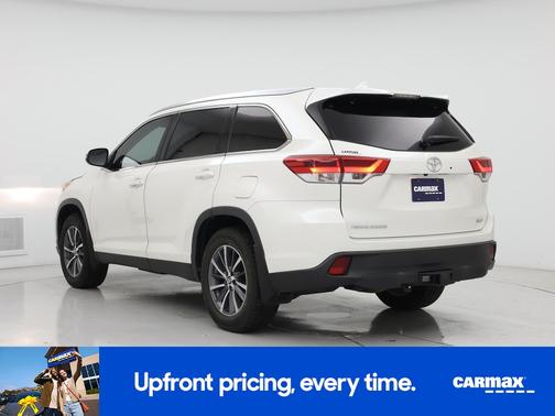 White 2019 Toyota Highlander XLE