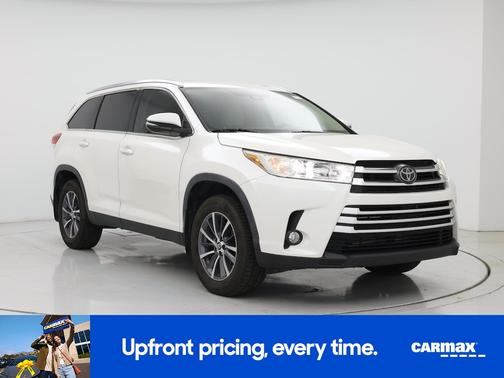 White 2019 Toyota Highlander XLE