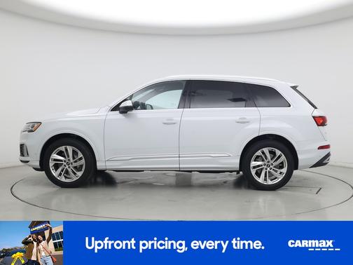 White 2021 Audi Q7 Premium