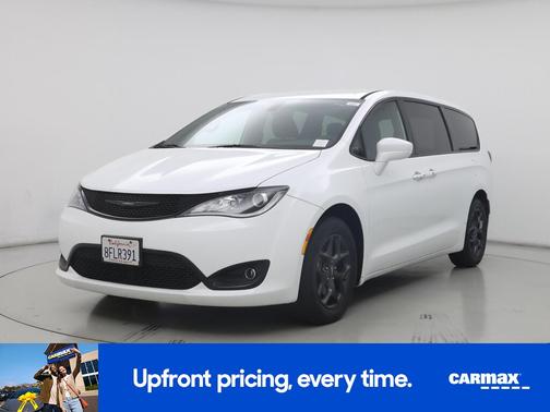 White 2018 Chrysler Pacifica Touring Plus