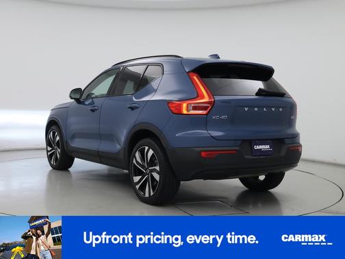 2023 Volvo XC40 B5 Ultimate Dark Theme