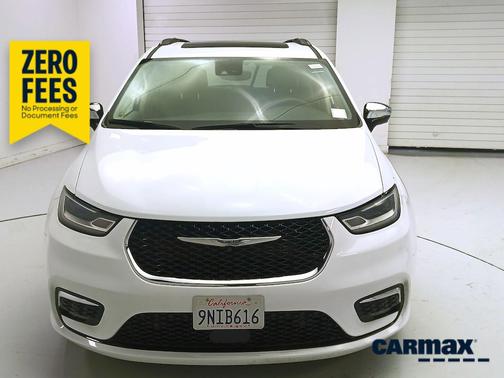 White 2023 Chrysler Pacifica Limited