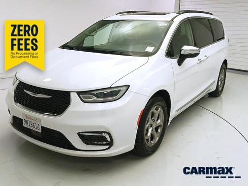 White 2023 Chrysler Pacifica Limited