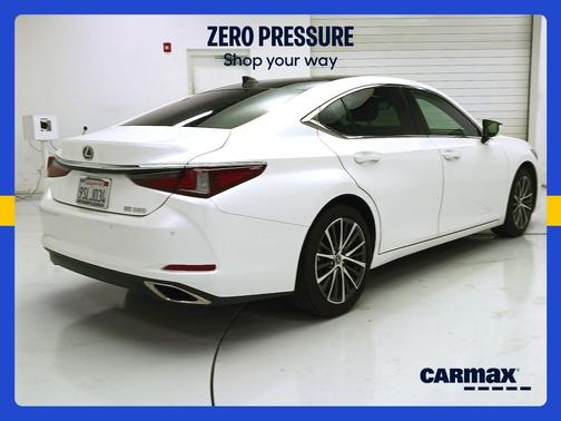 White 2025 Lexus ES 350