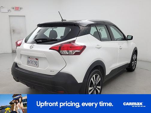 White 2019 Nissan Kicks SV