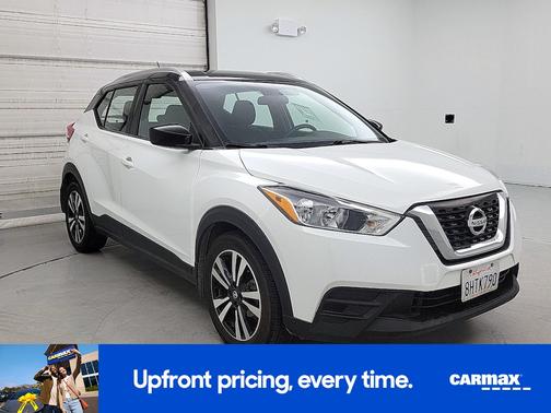 White 2019 Nissan Kicks SV