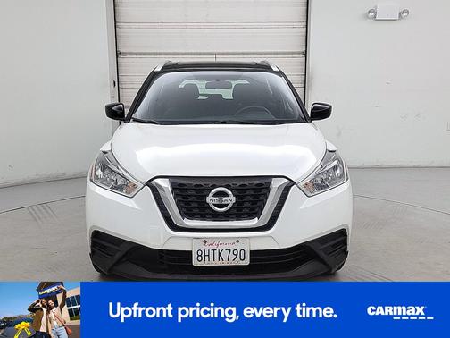 White 2019 Nissan Kicks SV