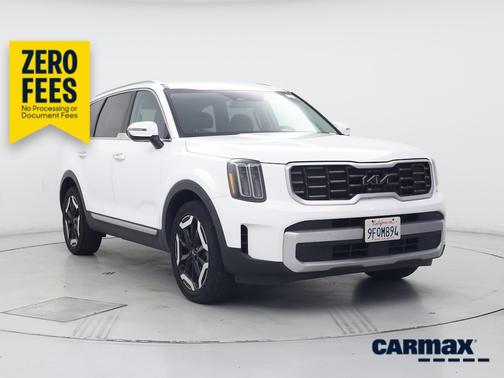White 2023 Kia Telluride S SUV