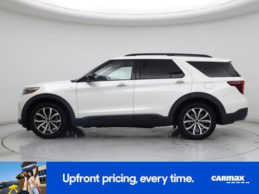 White 2022 Ford Explorer ST-Line