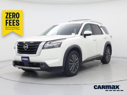 White 2022 Nissan Pathfinder SL