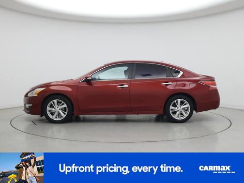Red 2015 Nissan Altima SV