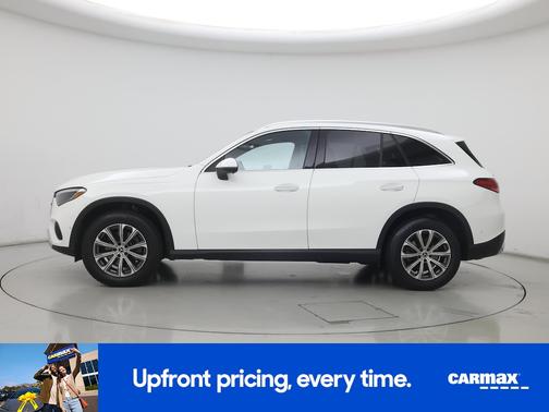 White 2024 Mercedes-Benz GLC 300