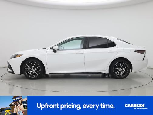 White 2024 Toyota Camry SE