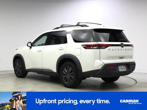 2022 Nissan Pathfinder SV